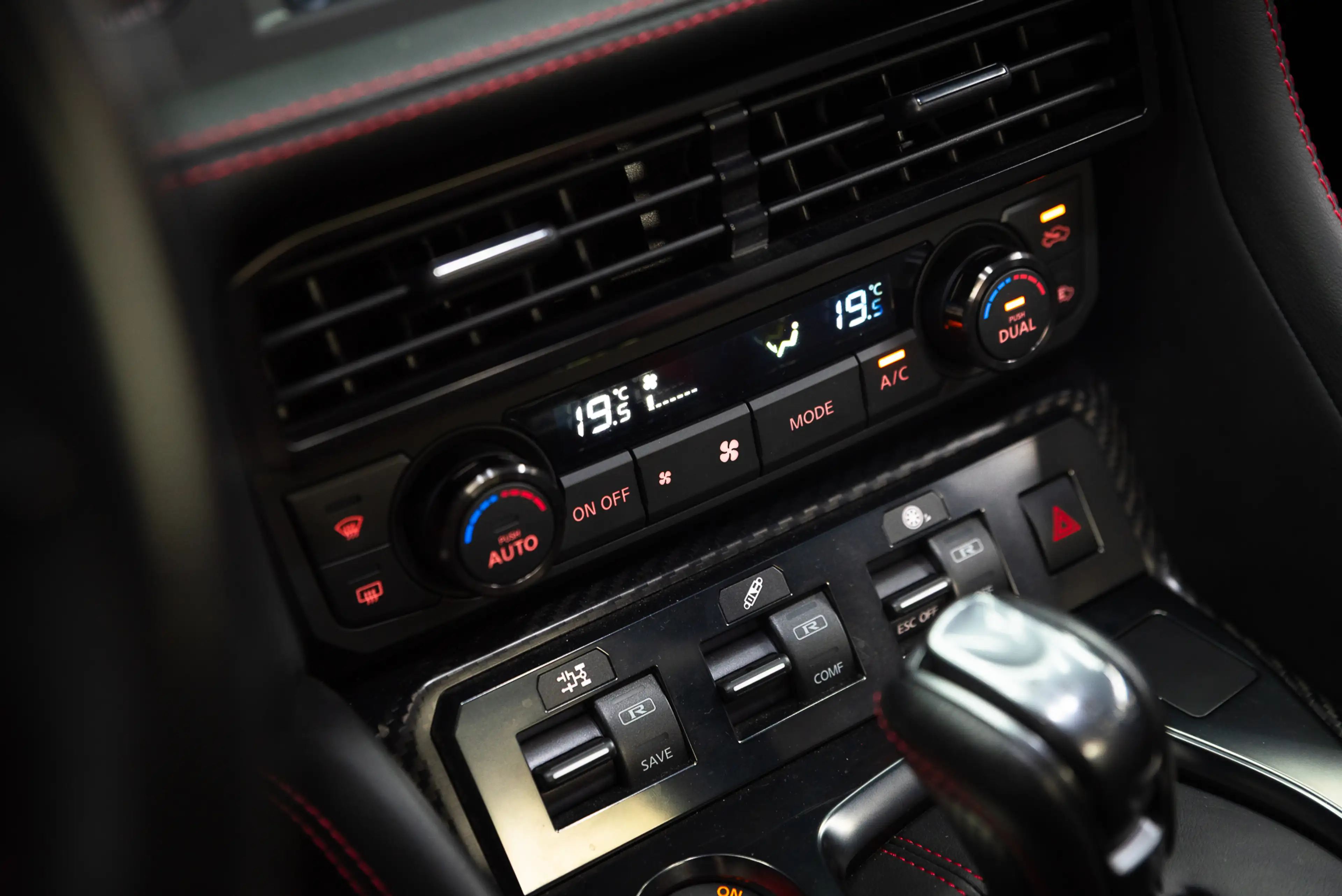Nissan GT-R 3.8 V6 Black Edition / 1e lak / Bose / Recaro / O. — photo 31