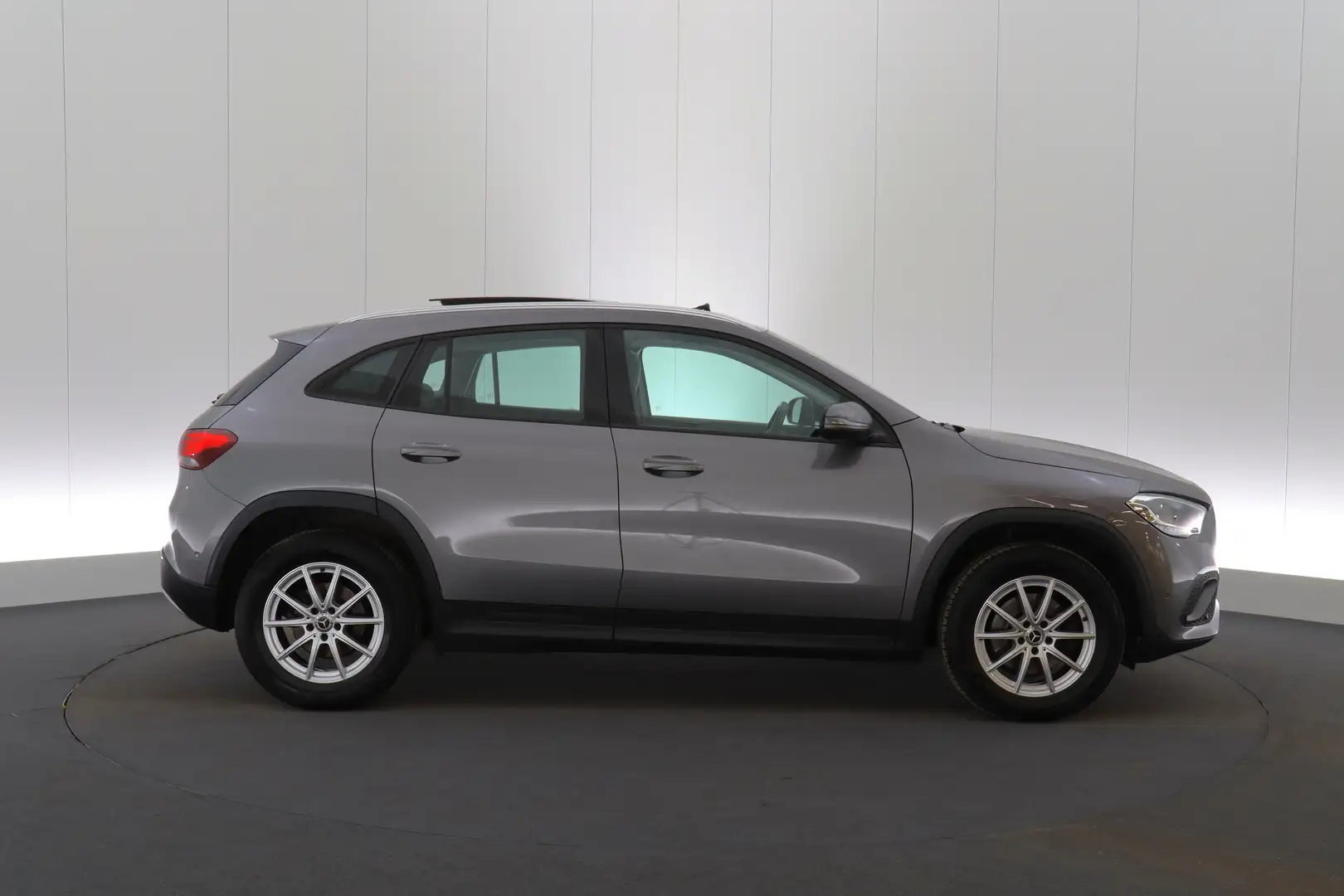 Mercedes-Benz GLA 200 AUT Business Solution LEDER/STOF GPS PDC CAM Pano Gris - 2