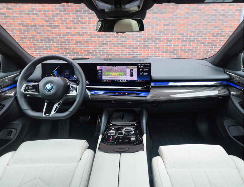 BMW 550 5-serie 550e Touring xDrive | Pano - Trekhaak - HU — photo 3