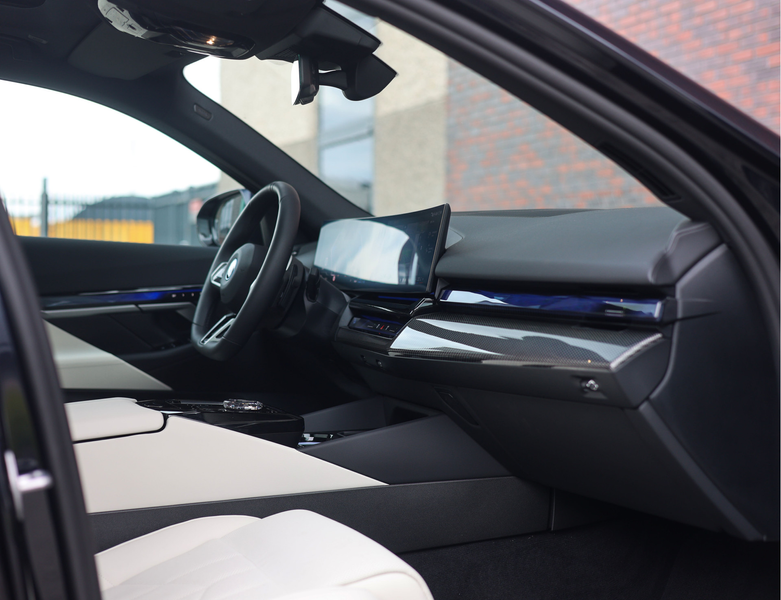 BMW 550 5-serie 550e Touring xDrive | Pano - Trekhaak - HU — photo 26