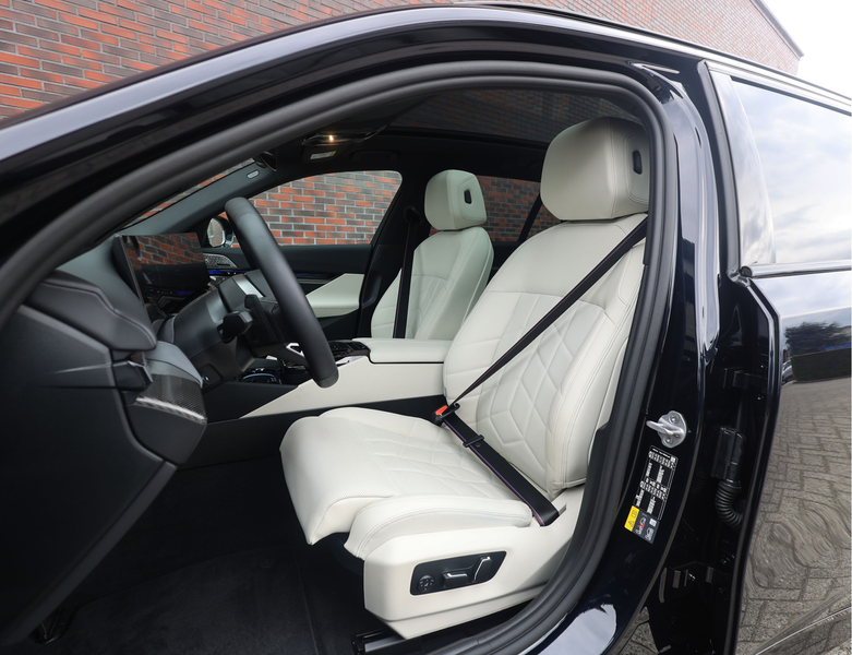 BMW 550 5-serie 550e Touring xDrive | Pano - Trekhaak - HU — photo 27