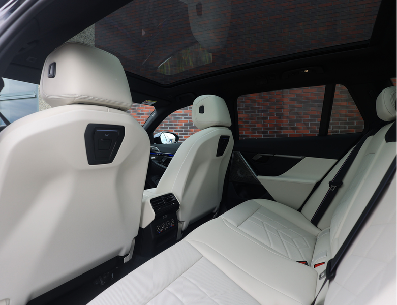 BMW 550 5-serie 550e Touring xDrive | Pano - Trekhaak - HU — photo 31
