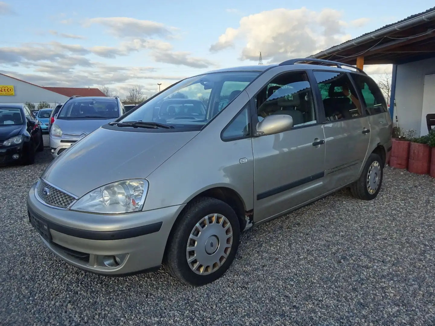 Ford Galaxy 1.9 TDI Trend-X Grau - 1