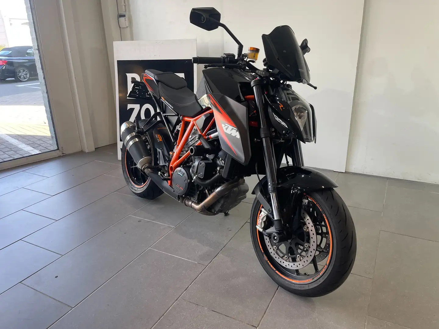 KTM 1290 Super Duke R Negro - 2
