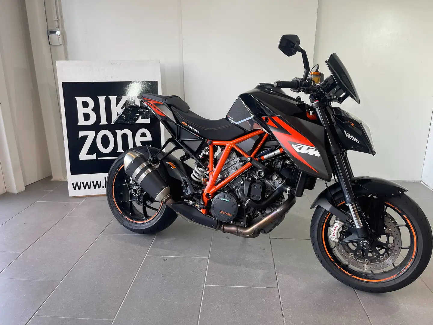 KTM 1290 Super Duke R Negro - 1