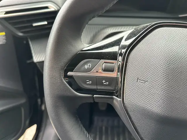 Peugeot 208 view 7