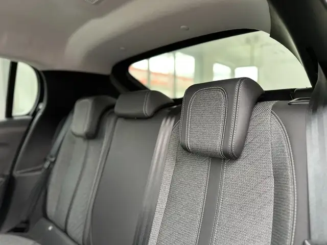 Peugeot 208 view 14