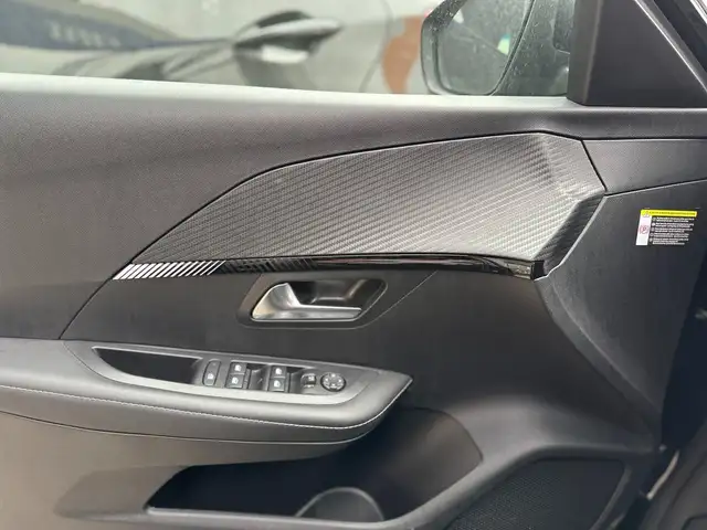 Peugeot 208 view 5