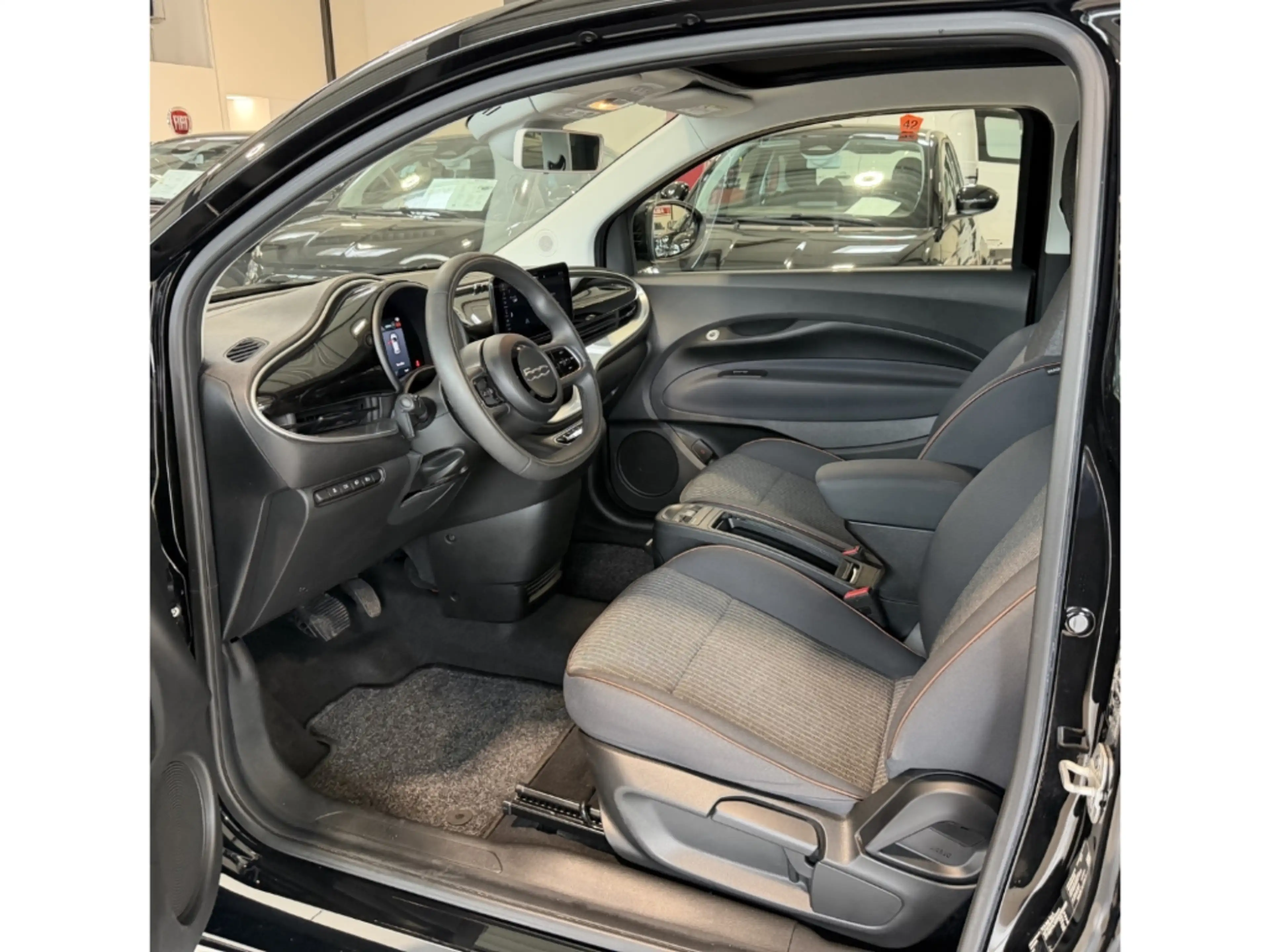 Fiat 500 e Icon *Sitzheizung *Apple Car Play *Tempomat — photo 8