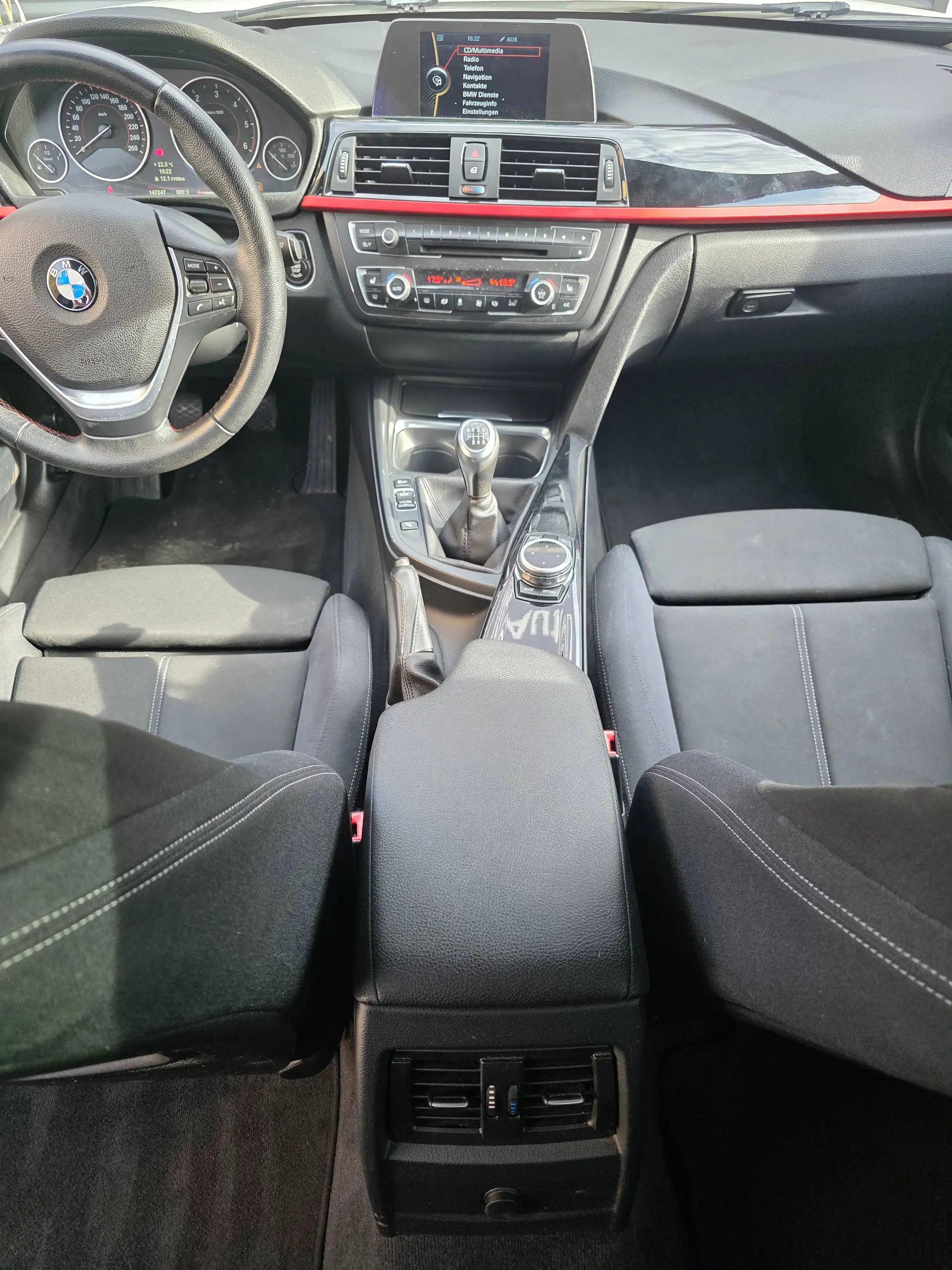 BMW 318 318d Sport Line — photo 8