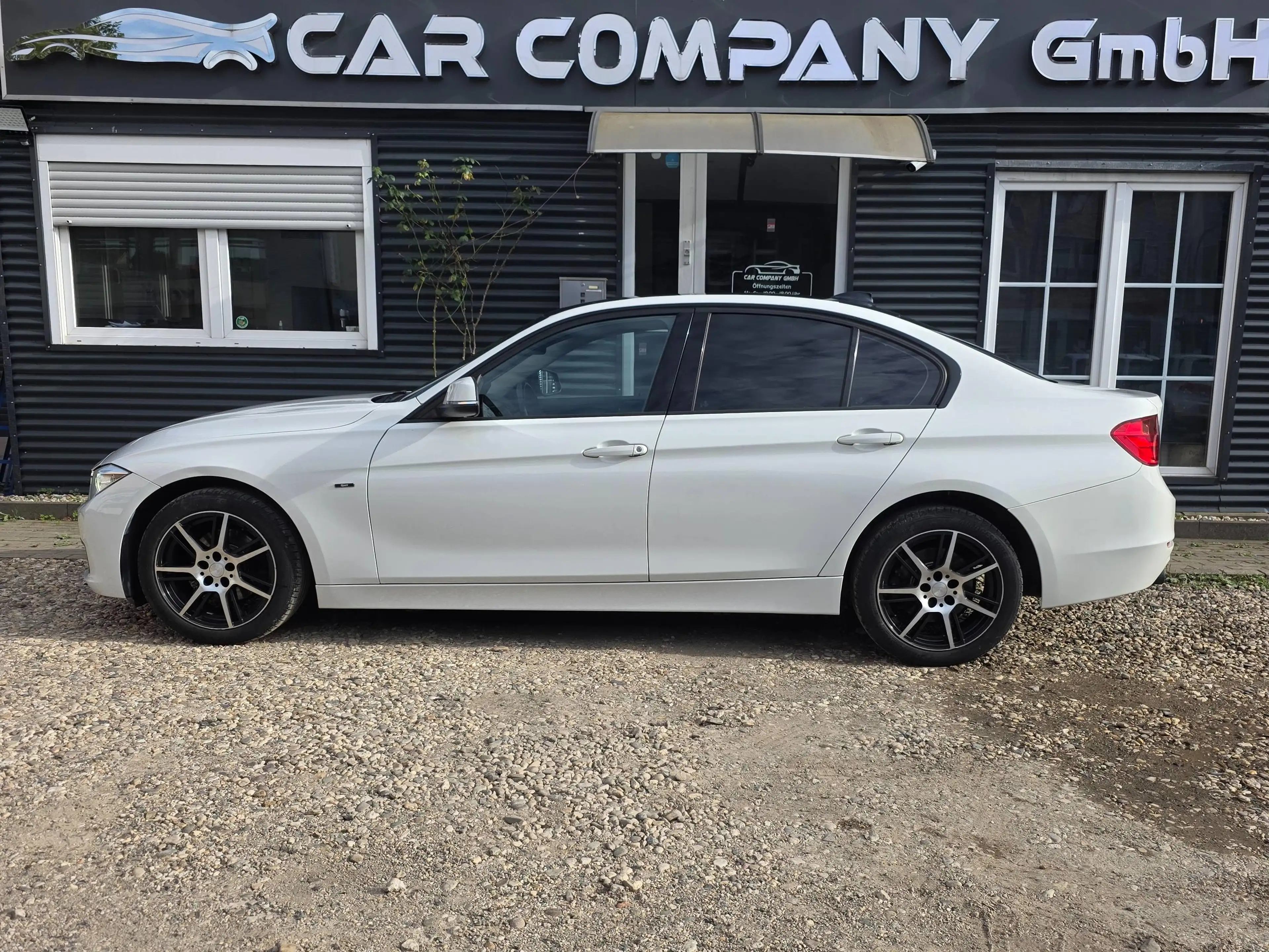 BMW 318 318d Sport Line — photo 3