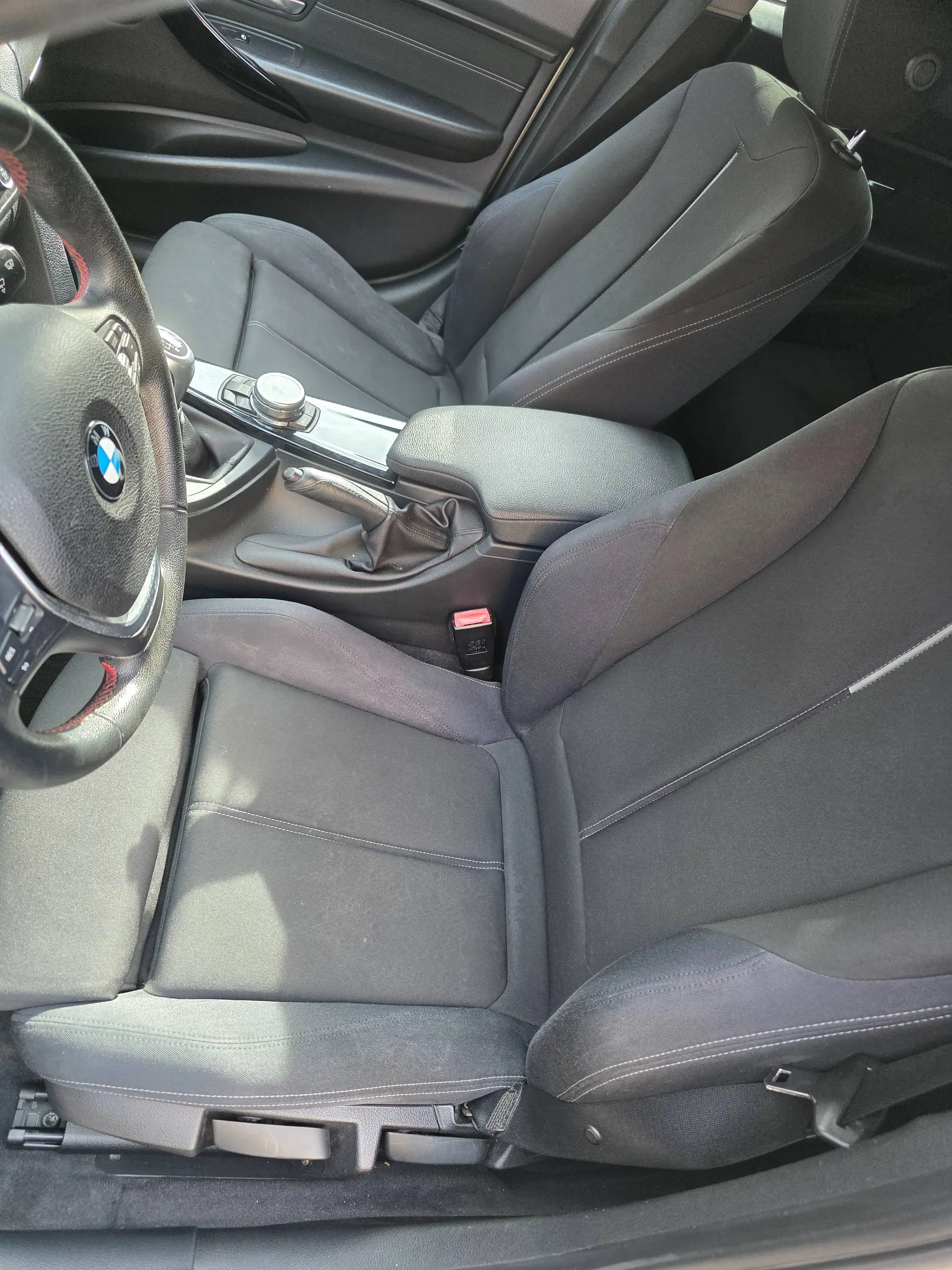 BMW 318 318d Sport Line — photo 15