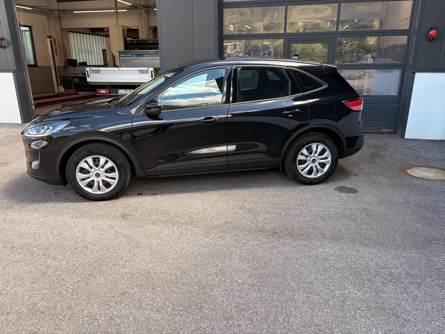 Ford Kuga Cool Schwarz - 2