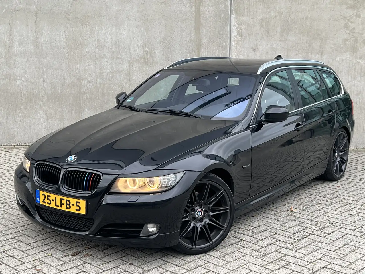 BMW 318 Zwart M-Performance Facelift 2010/Navi/Apk! — photo 1 of 10