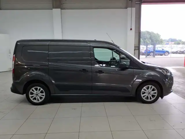 Ford Transit view 3