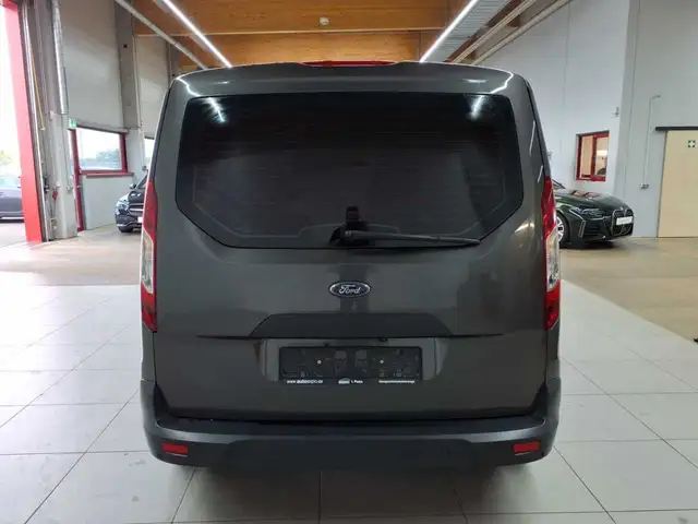 Ford Transit view 5