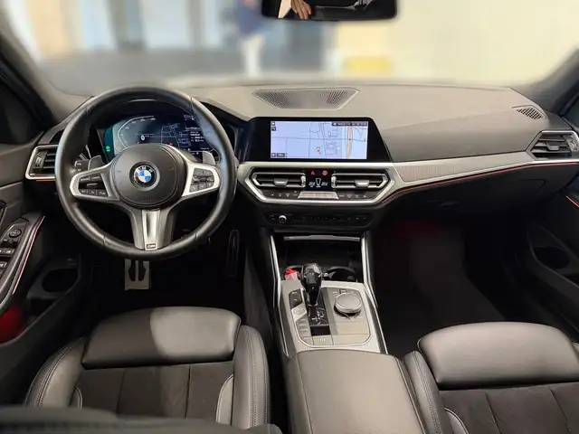 BMW 3 Series view 8