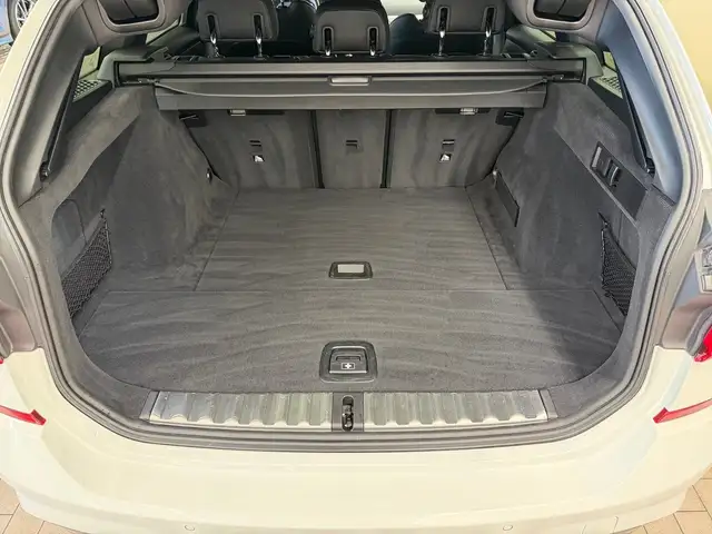 BMW 3 Series view 10
