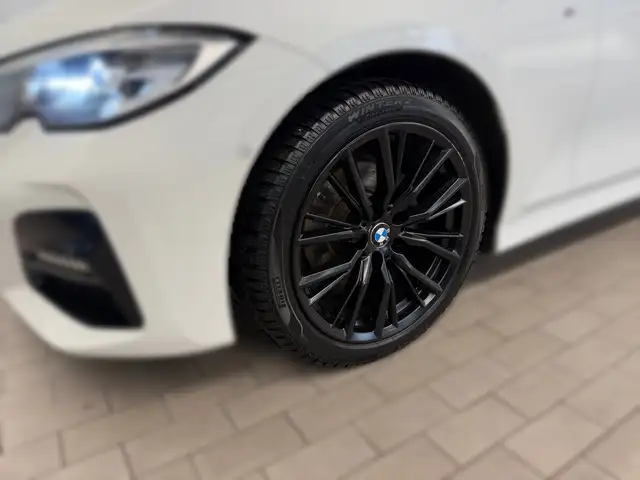 BMW 3 Series view 3