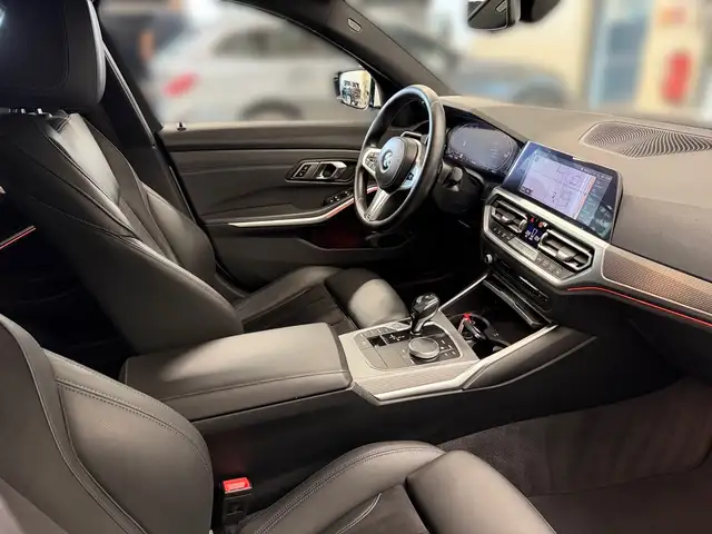 BMW 3 Series view 11