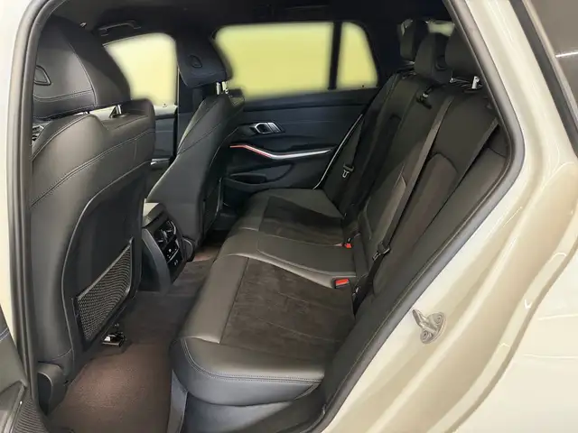 BMW 3 Series view 6