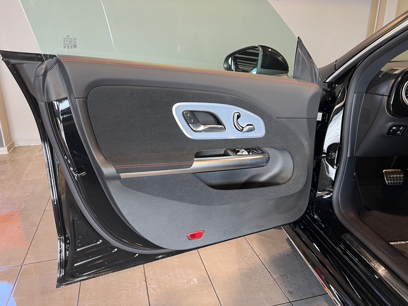 Mercedes-Benz CLA 250 + EQ AMG Pano/Dist/Totw/MuBeam/Color/Ambi — photo 13