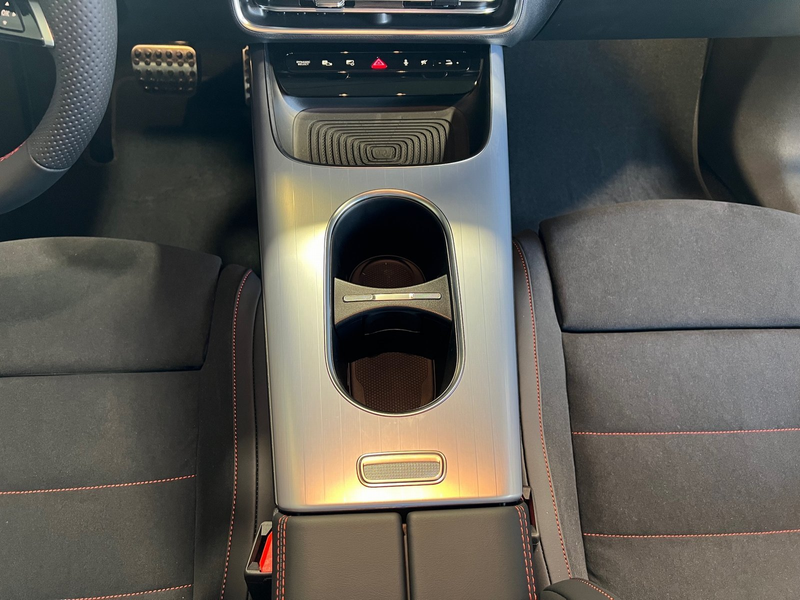 Mercedes-Benz CLA 250 + EQ AMG Pano/Dist/Totw/MuBeam/Color/Ambi — photo 11