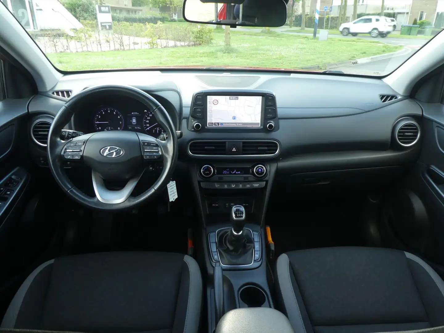 Hyundai KONA 1.0 T-GDI 120pk 2WD Essence Multi Media Navigatie Rood - 2