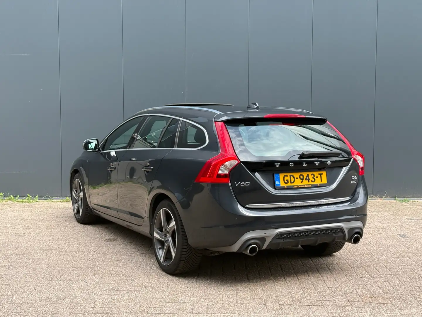 Volvo V60 2.4 D6 AWD Plug-In Hybrid R-Design, Schuifdak, Mem Gri - 2