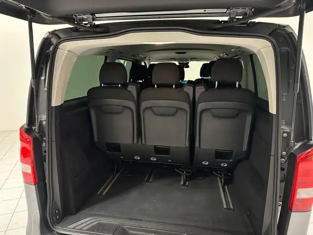Mercedes-Benz 250 view 11
