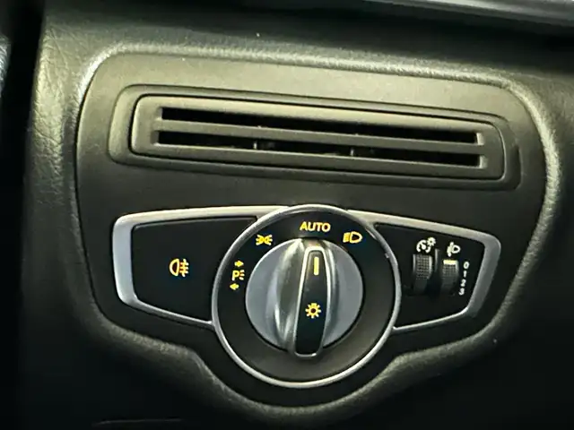 Mercedes-Benz V-Class view 29