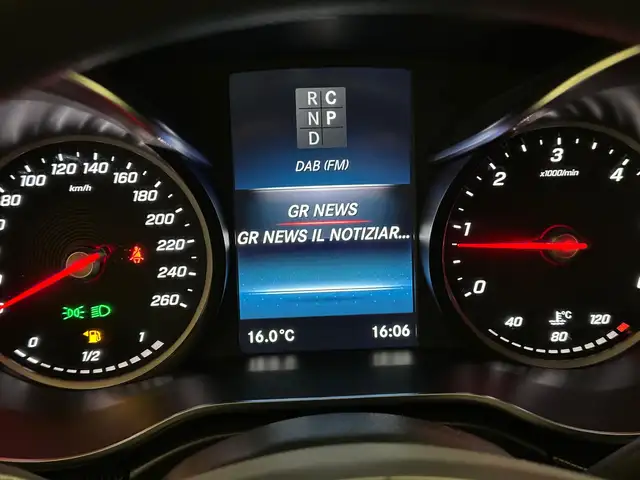 Mercedes-Benz V-Class view 30