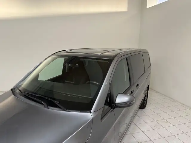 Mercedes-Benz V-Class view 18