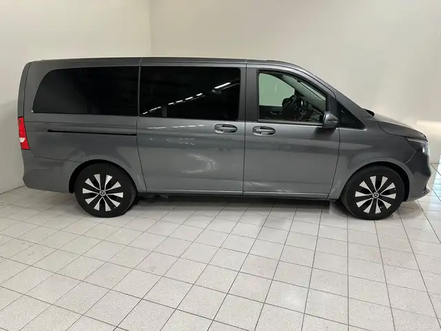 Mercedes-Benz 250 view 7