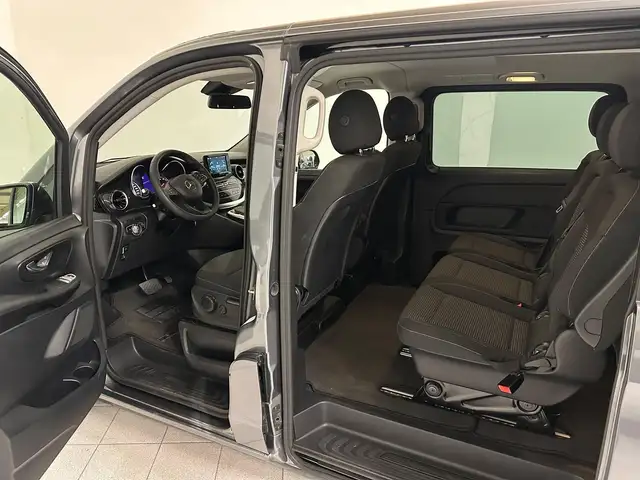 Mercedes-Benz 250 view 10