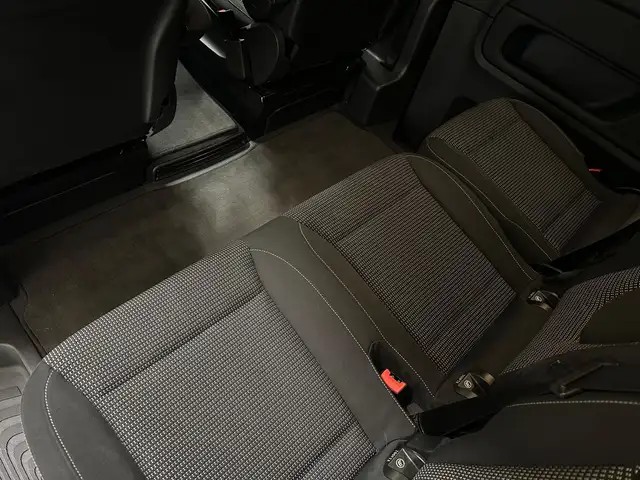 Mercedes-Benz V-Class view 22