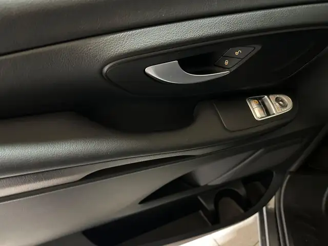 Mercedes-Benz V-Class view 20