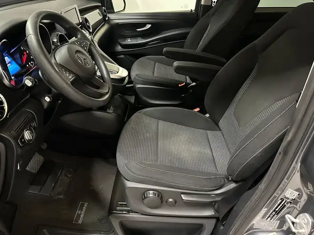 Mercedes-Benz V-Class view 19