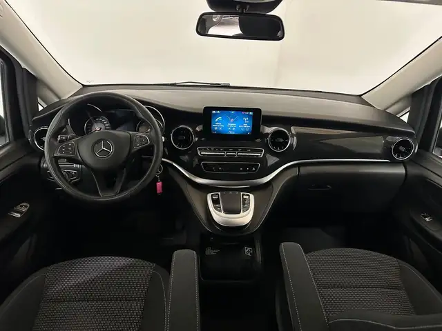 Mercedes-Benz 250 view 4
