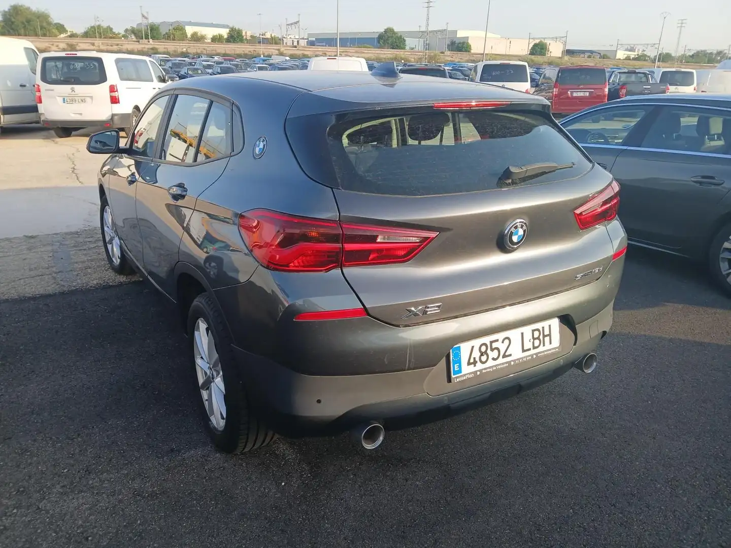 BMW X2 sDrive 18dA Gris - 2
