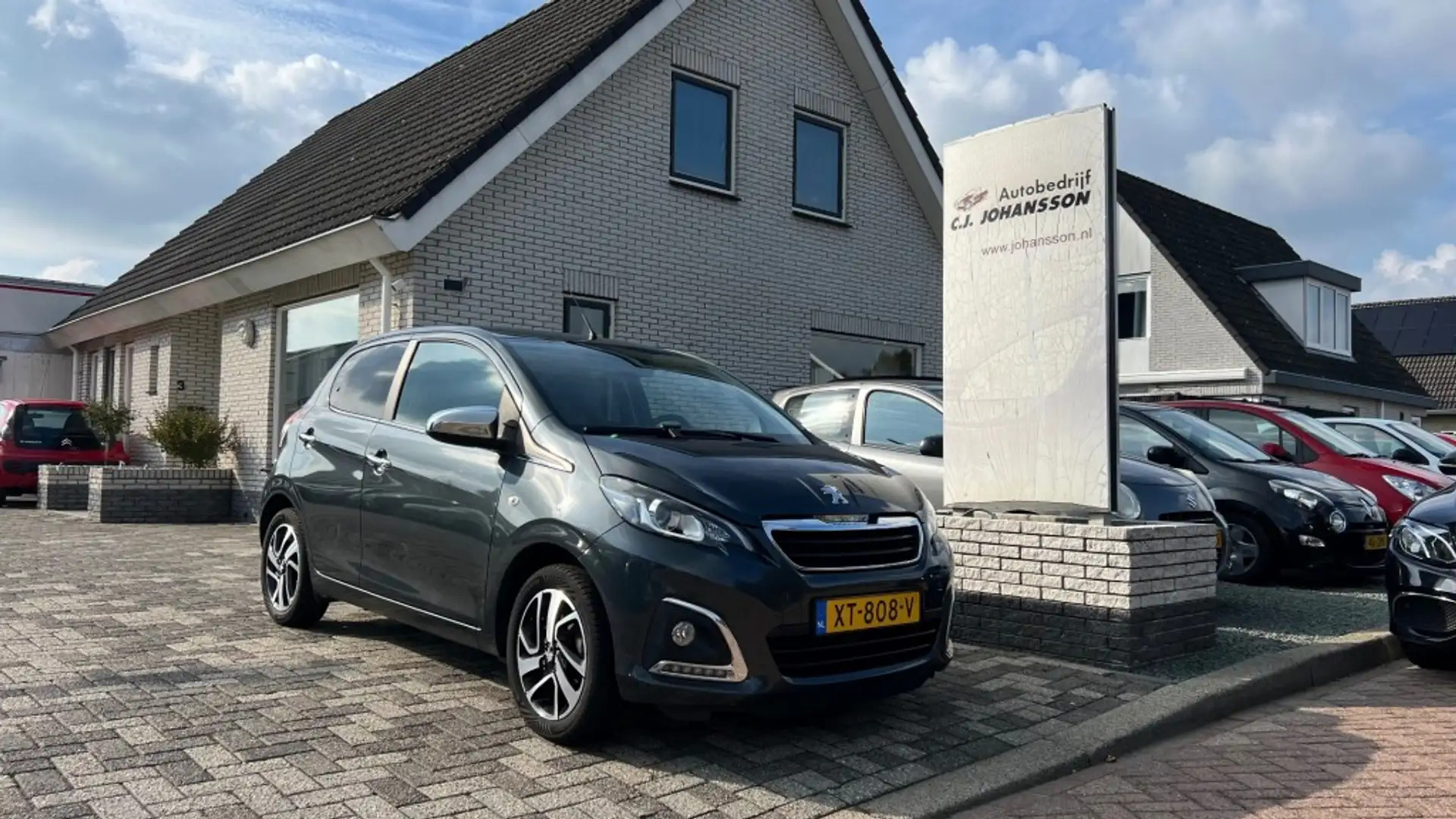 Peugeot 108 1.0 e-VTI Allure Grijs - 1
