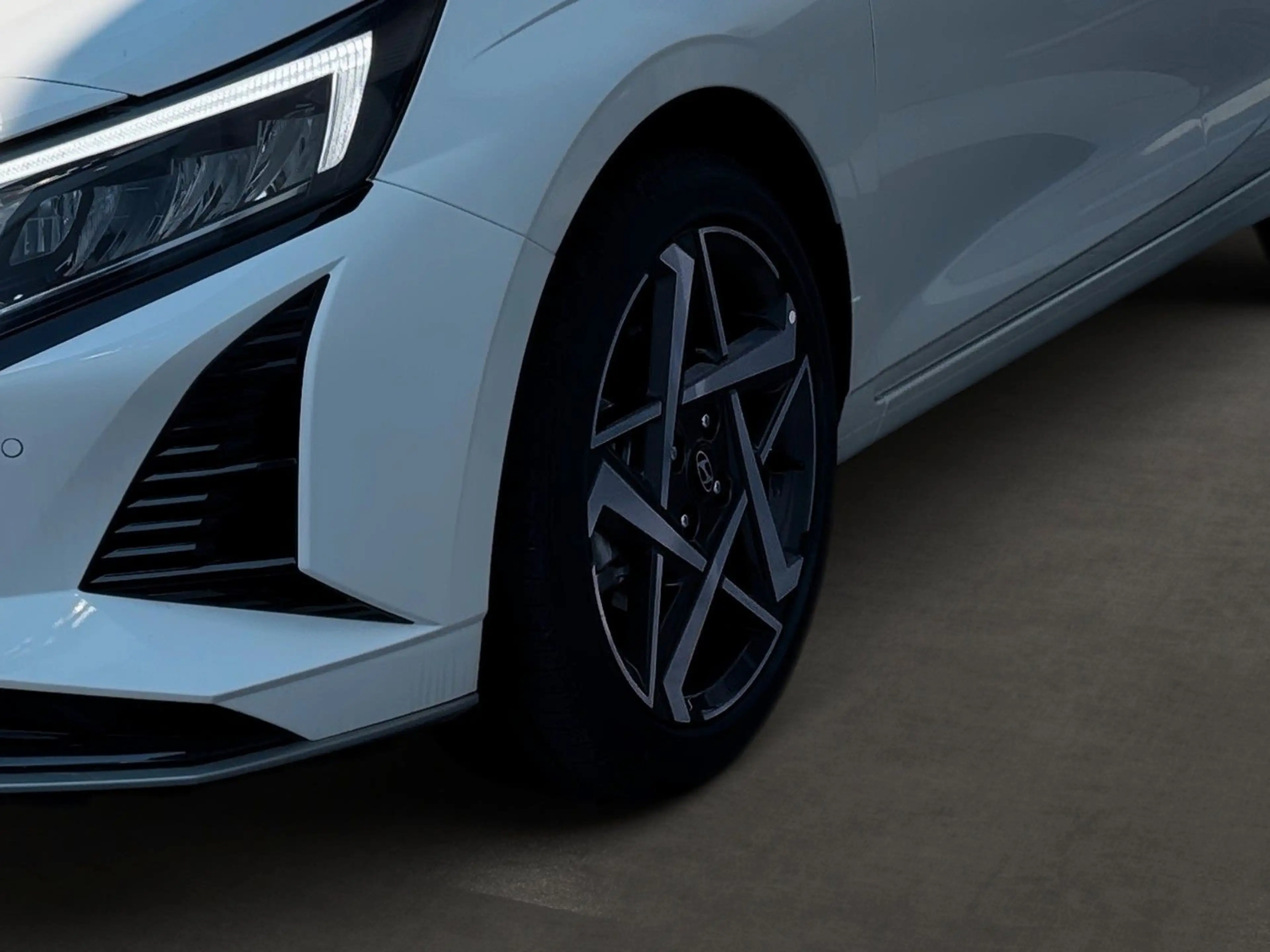 Hyundai i20 Prime Automatik Dachlackierung — photo 6