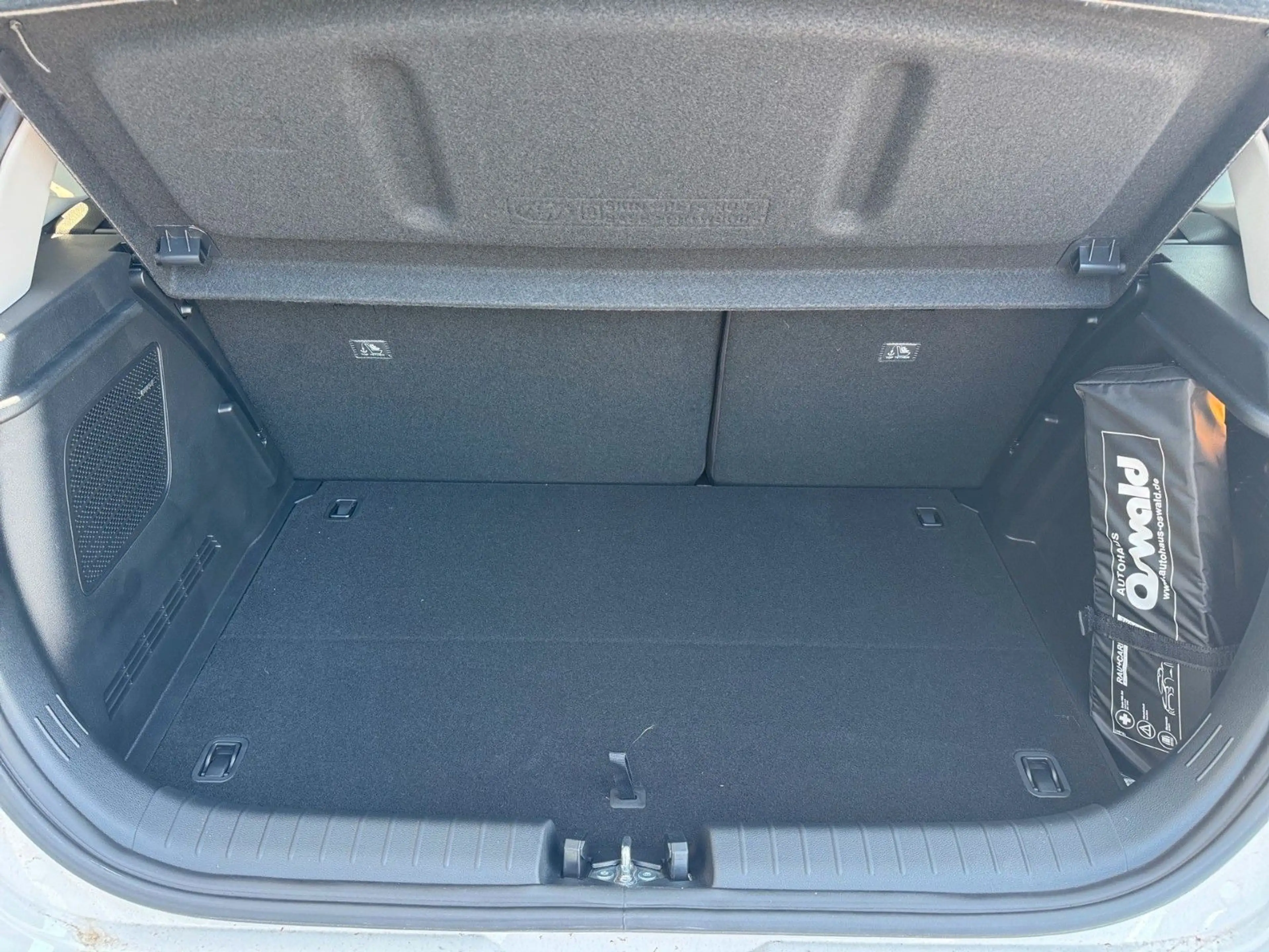 Hyundai i20 Prime Automatik Dachlackierung — photo 12