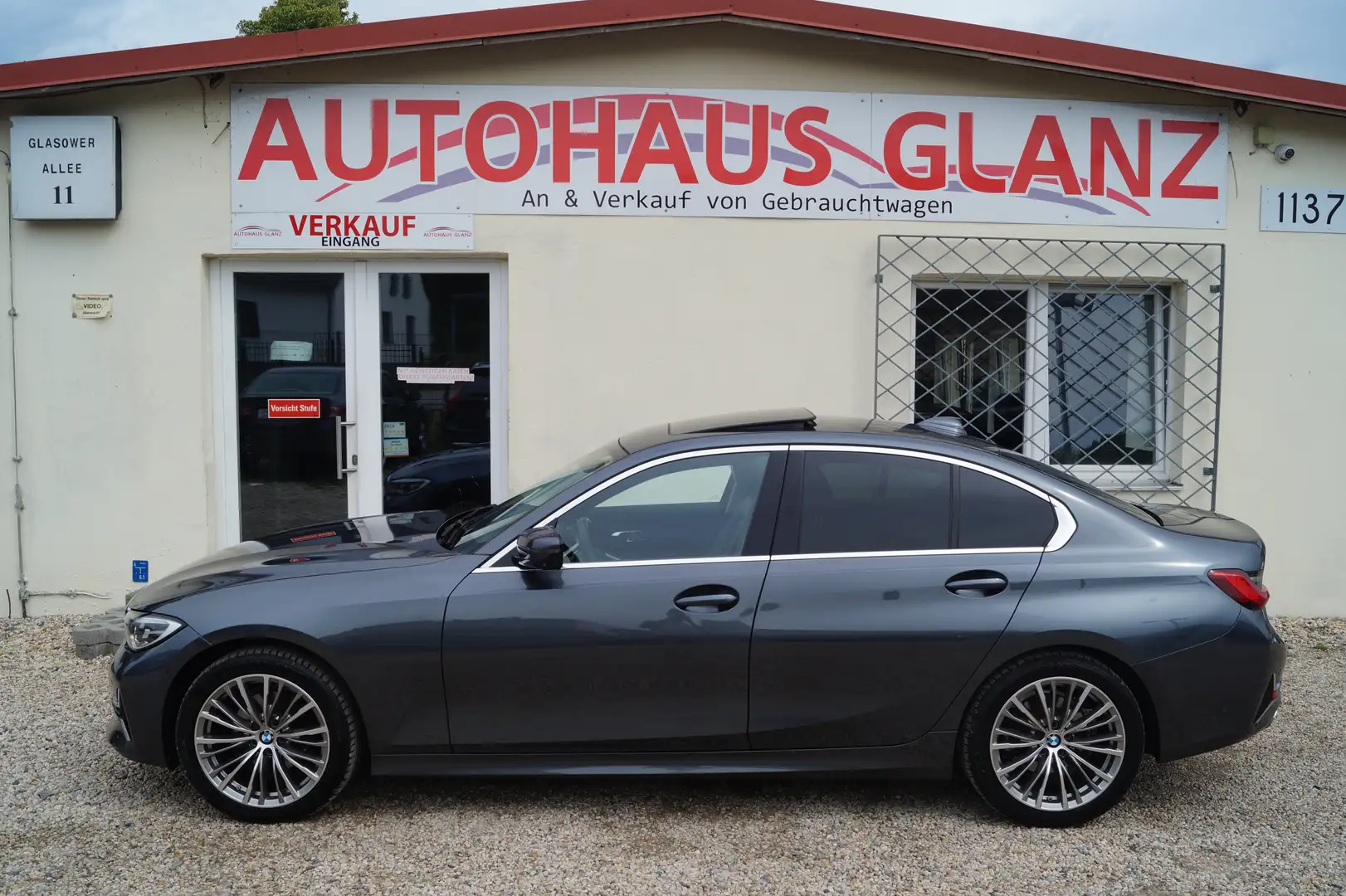 BMW 320 320 d xDrive Luxury Line H&K 360° Grey - 2