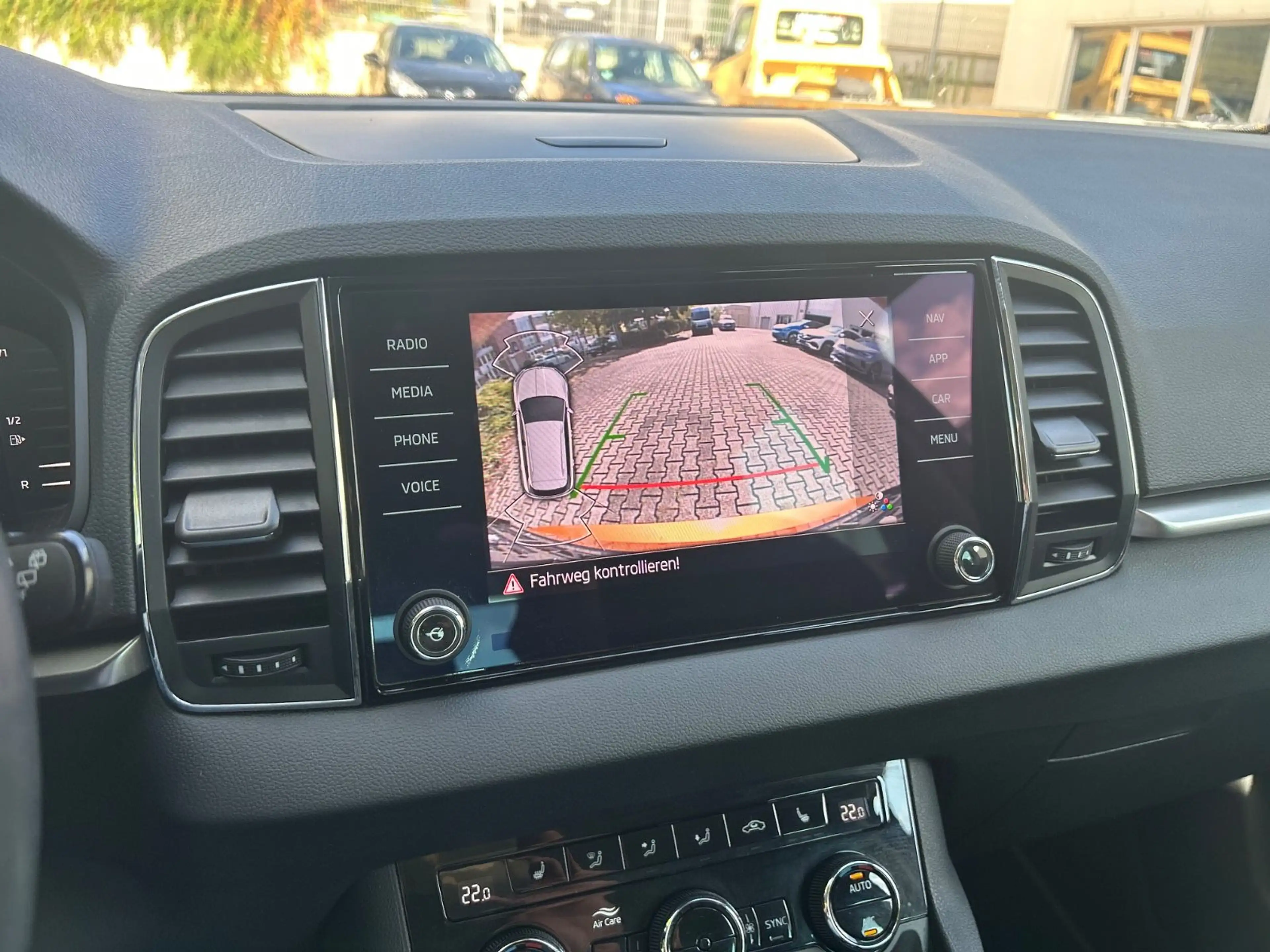 Skoda Karoq 1.5 TSI DSG Ambition — photo 18