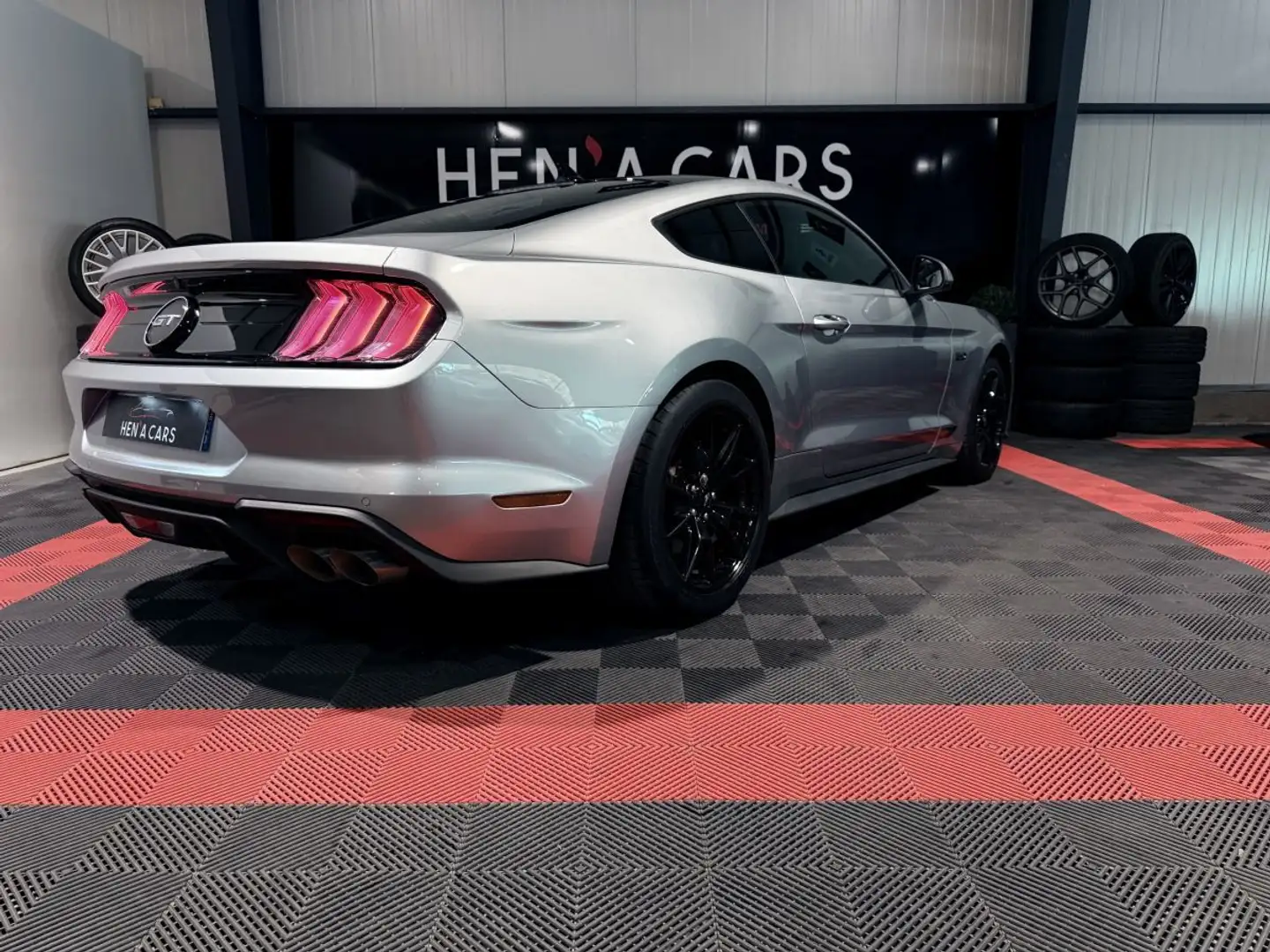 Ford Mustang (6) MALUS INCLUS - Fastback V8 BVA10 GT Gris - 2