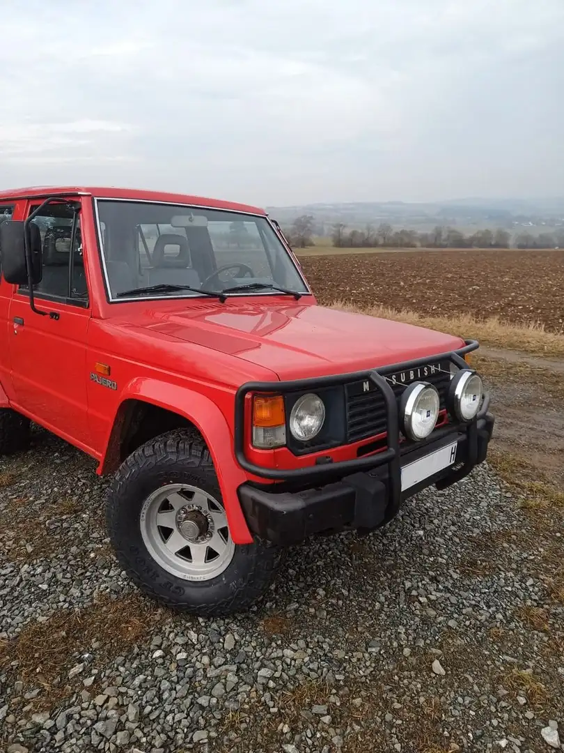 Mitsubishi Pajero Pajero L040 2,5 TD Roşu - 2