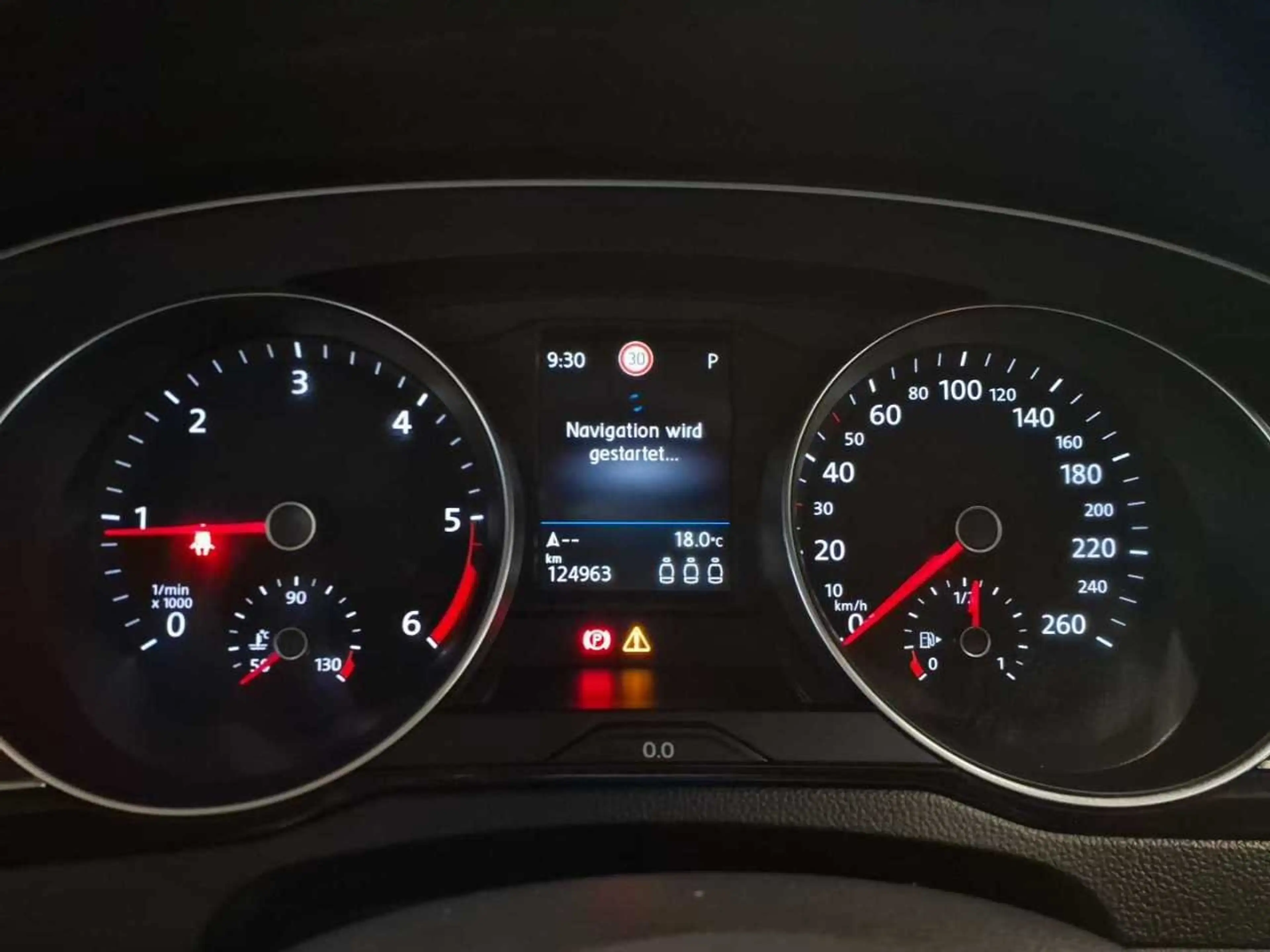Volkswagen Passat Variant 2.0 TDI Business StHz ACC LED — photo 10