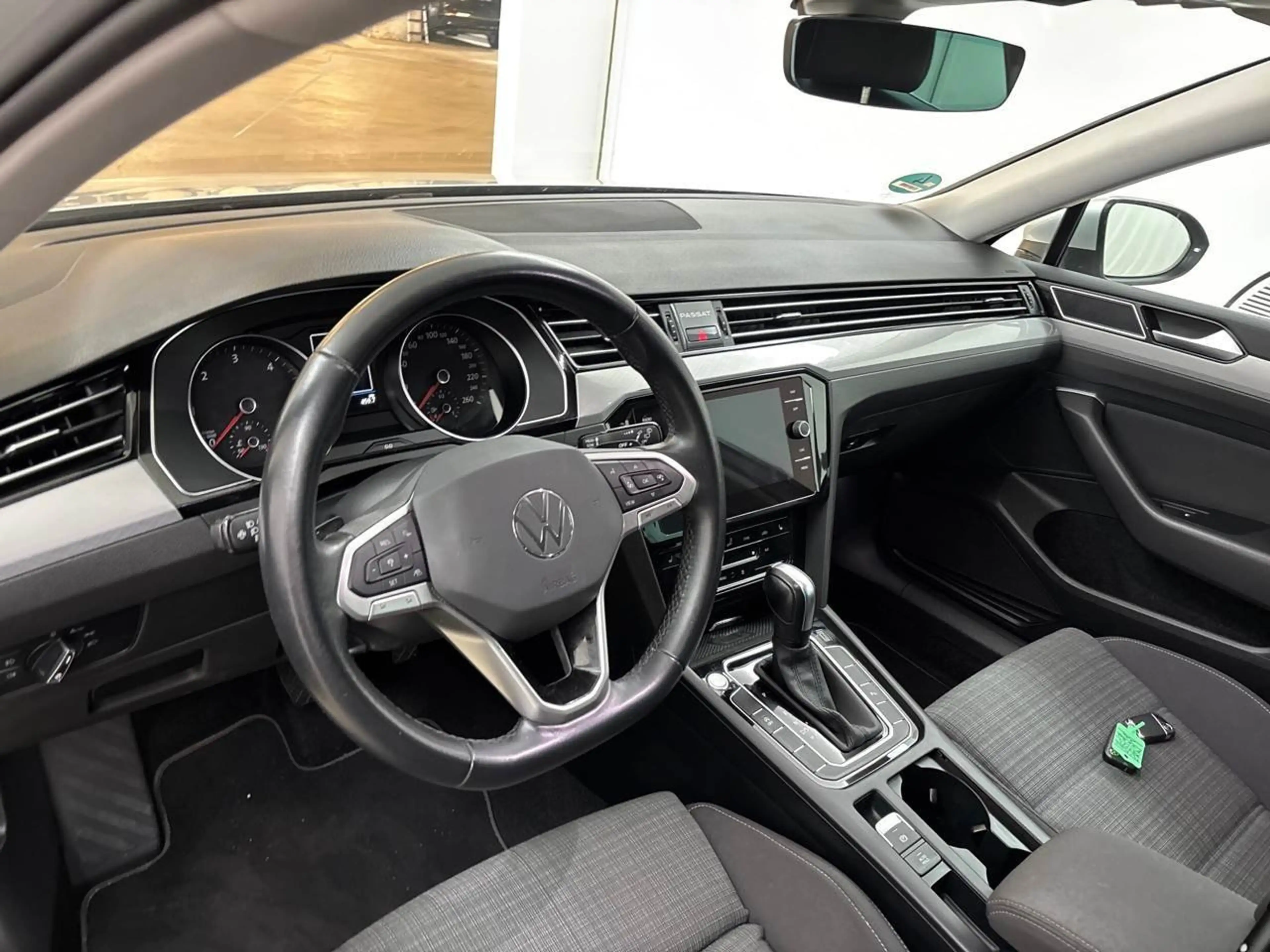 Volkswagen Passat Variant 2.0 TDI Business StHz ACC LED — photo 6