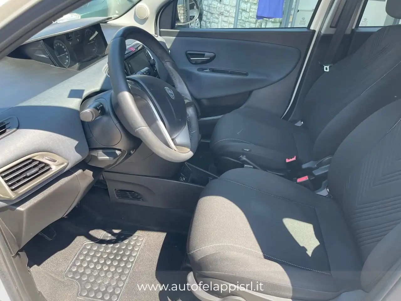 Lancia Ypsilon 2021 — фото 10